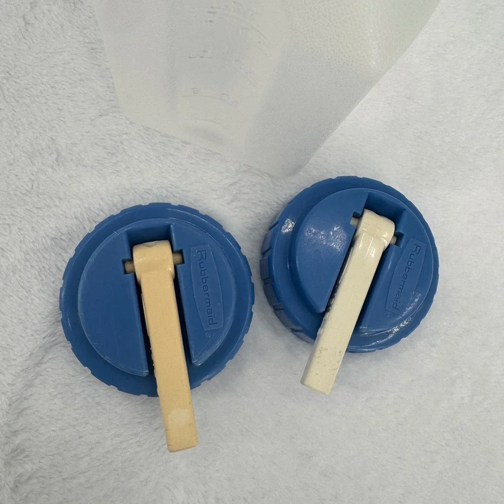Vintage Rubbermaid 1 Pint Sippin Saver Plastic Bottle Blue Flip Top Straw Lids